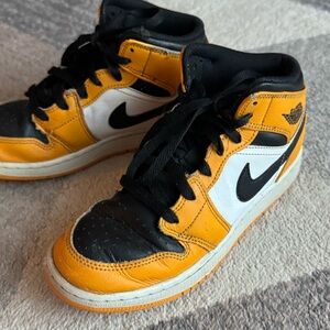 Nike Youth Air Jordan Retro 1 Mid 'Taxi’